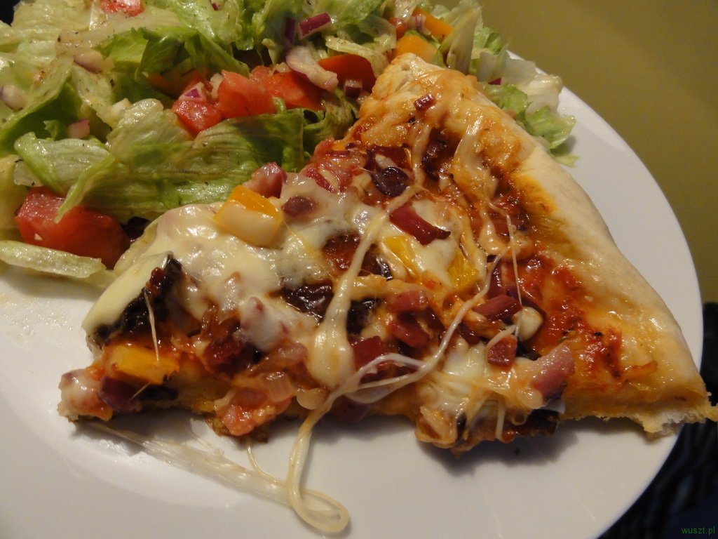 pizza chorizo boczek papryka1 54. Pizza z boczkiem, chorizo oraz papryką